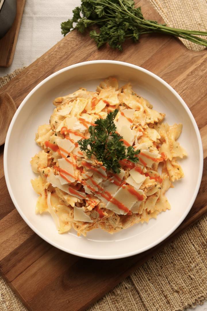 Shredded Buffalo Chicken Bow-Tie Pasta